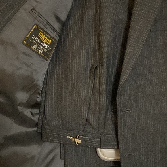 Tailored Magee Classic Worsted Blazer Suit Jacket and matching pants. - Picture 3 of 4